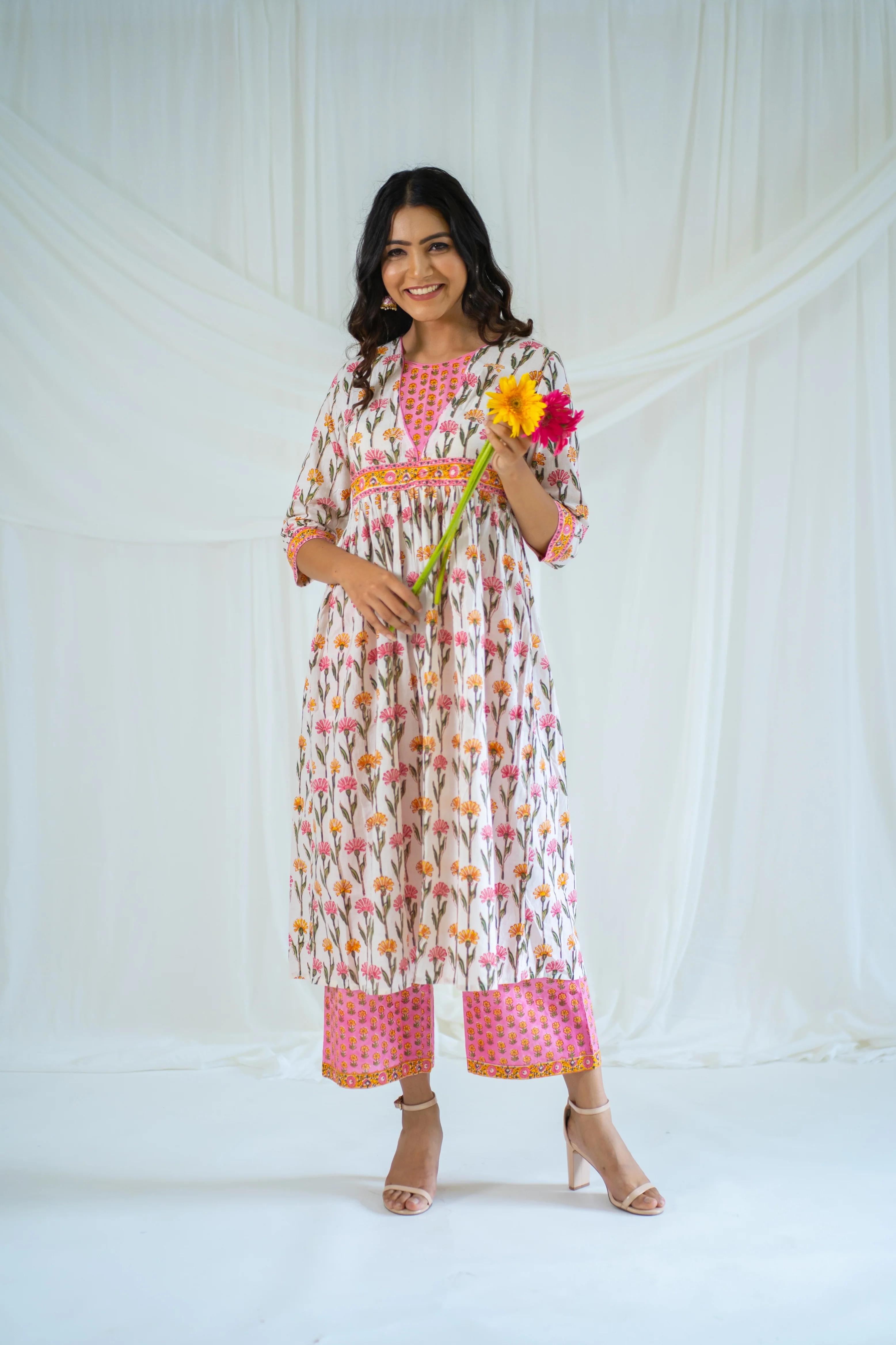 White Multi Flora Hand Block Printed Suit Set-2pc - Image 4