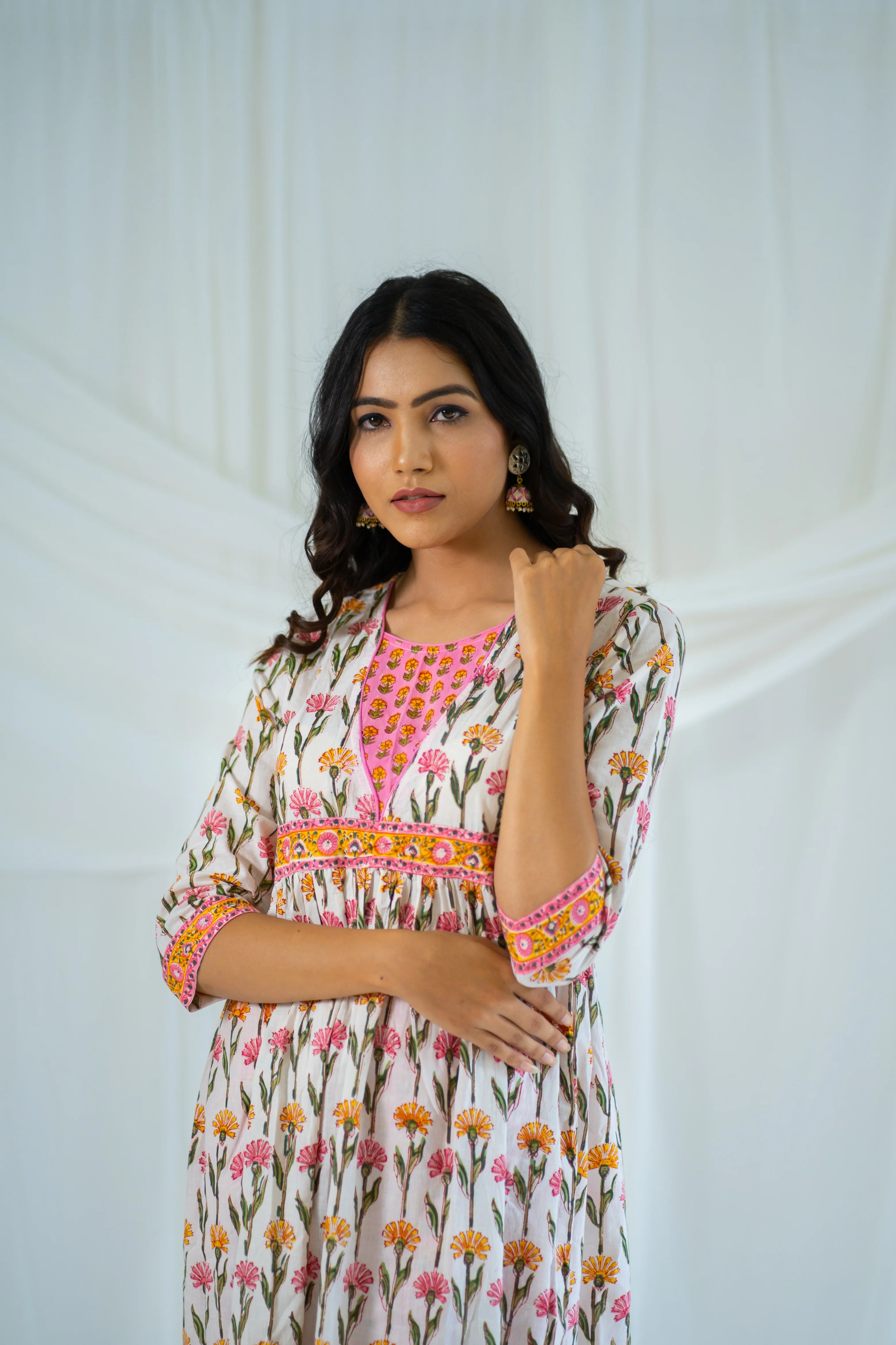 White Multi Flora Hand Block Printed Suit Set-2pc - Image 6