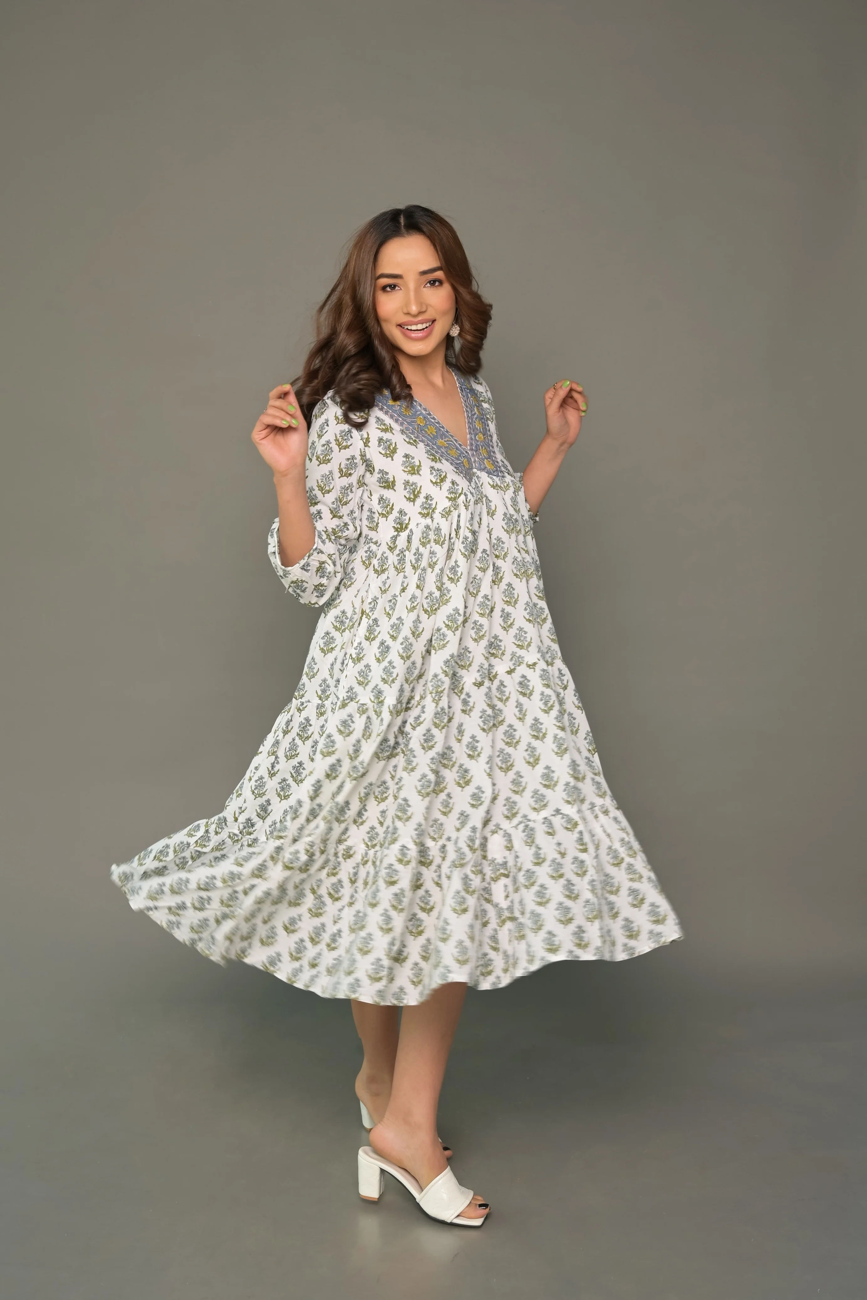 White Floral ‘Bewildering’ Printed Cotton Dress - Image 3